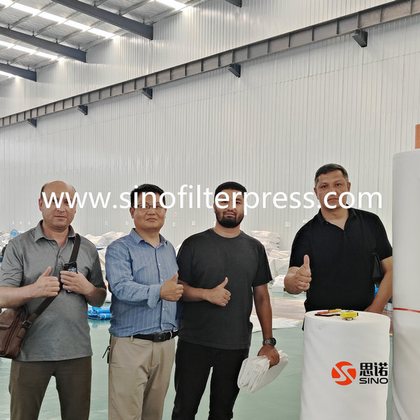 客戶參觀濾布生產(chǎn)車間